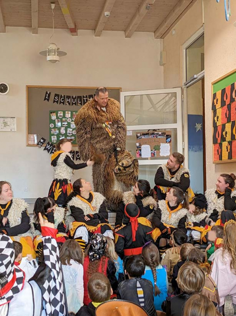 Unsere Schülerinnen und Schüler beim traditionellen Fasching