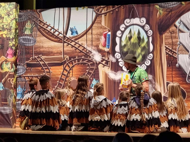 Unsere Schülerinnen und Schüler bei der Kinderoper Papageno und die Zauberflöte